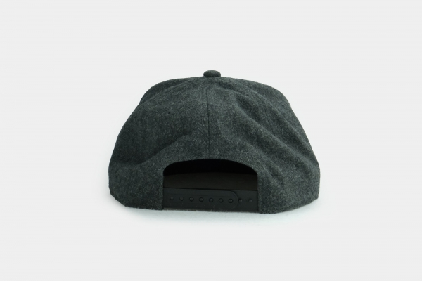 "Grantig by nature" - dunkelgrau (Snapback)